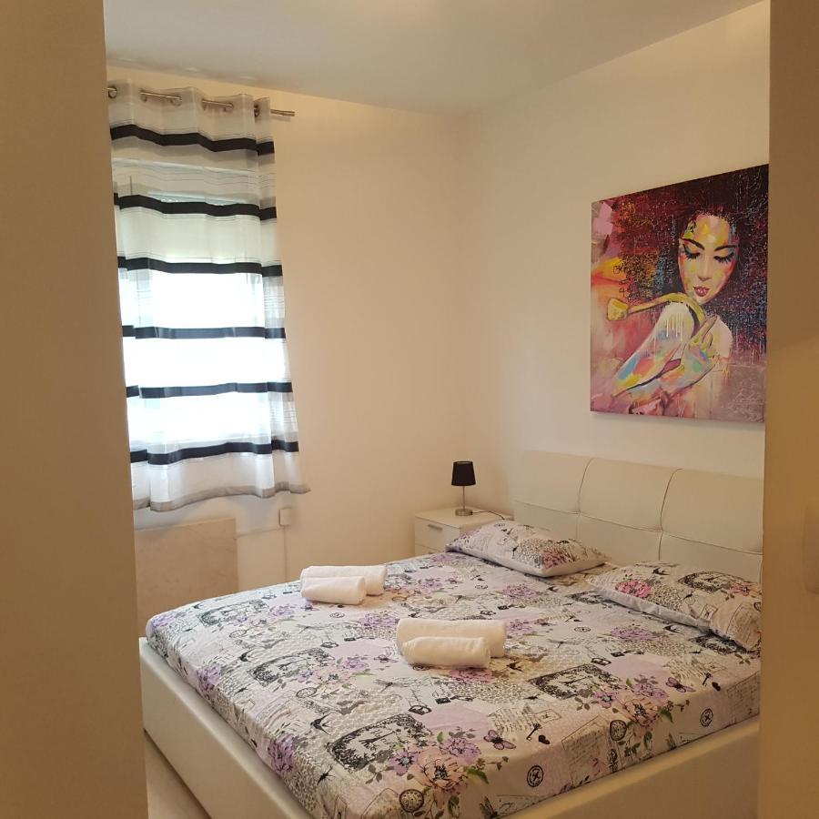 Adela Apartments 3 Morska Vila Split Bagian luar foto