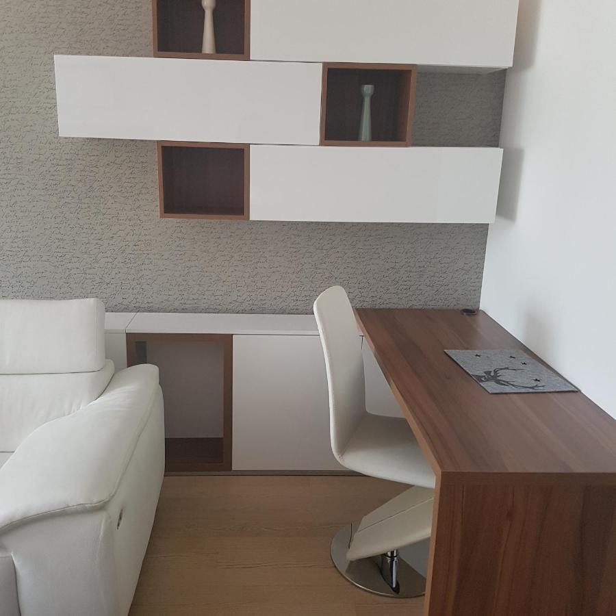 Adela Apartments 3 Morska Vila Split Bagian luar foto