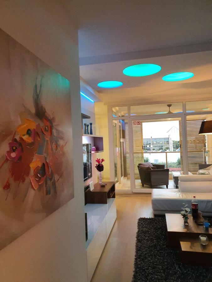 Adela Apartments 3 Morska Vila Split Bagian luar foto