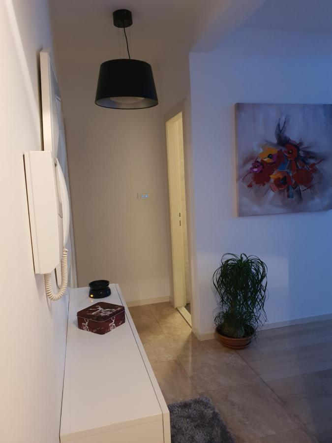 Adela Apartments 3 Morska Vila Split Bagian luar foto