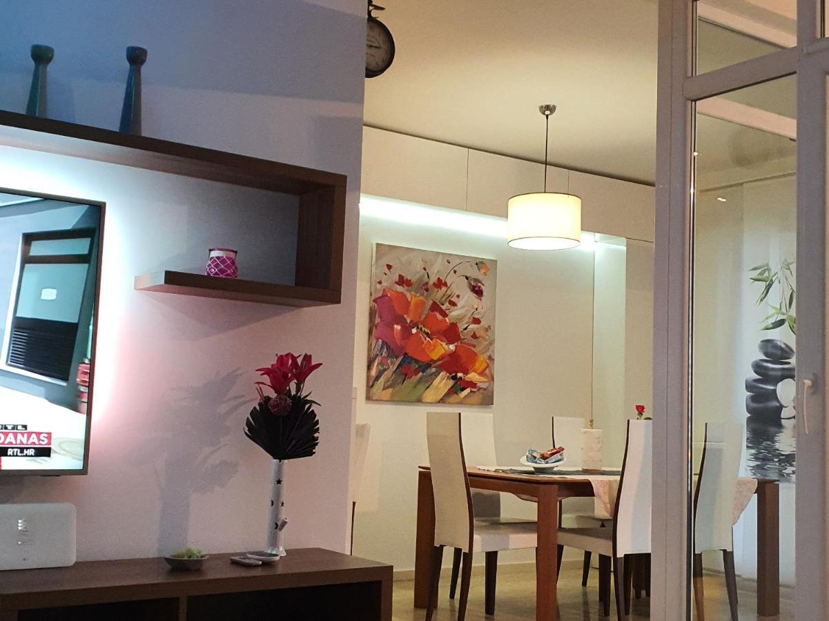Adela Apartments 3 Morska Vila Split Bagian luar foto