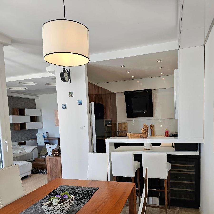Adela Apartments 3 Morska Vila Split Bagian luar foto